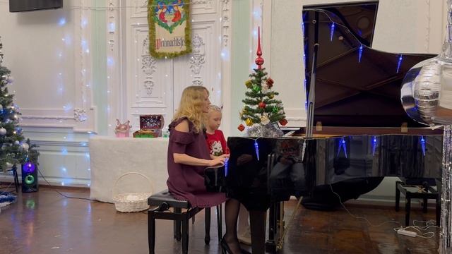 Танец маленьких лебедей, П.И.Чайковский, исполняет Маша Федорова(8 лет) и Екатерина Федорова