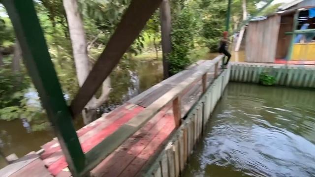 Catching MONSTER AMAZON FISH in FLOATING AQUARIUM POND!!
