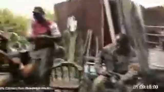 Обезьяна с AK-47