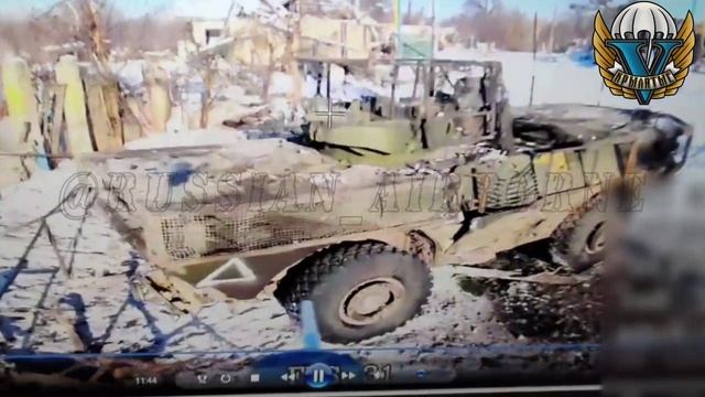 🛩💥🏴⚡Разведкой вскрыт, оператором БпЛА уничтожен американский БТР M1117