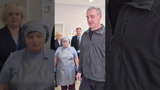Губернатор Амурской области в школьном кафе Усть-Ивановской школы
