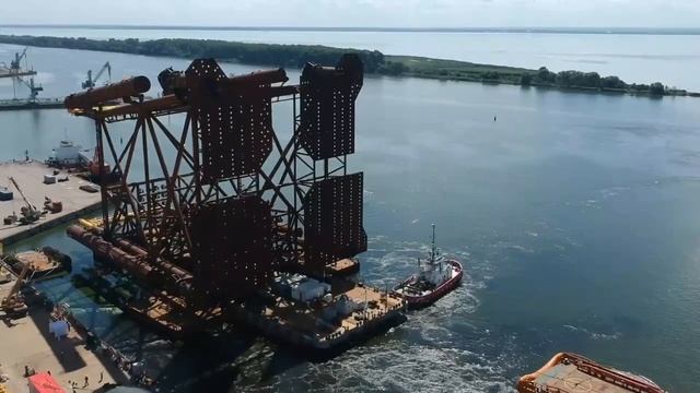 Транспортировка барж по Калининградскому морскому каналу