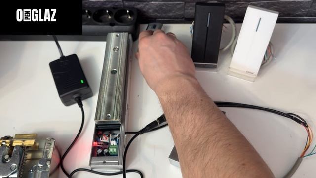Подключение  и настройка СКУД с эл.магнитным замком на базе контроллера со встроенным считывателем.
