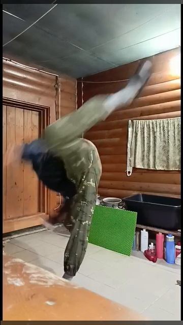 Удар в бок по взрослому
