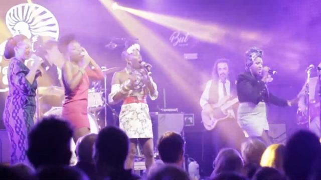 ARETHA SOUL DIVAS & THE SILVERBACKS: "Rock Steady" Sala But. Madrid (16/11/18)