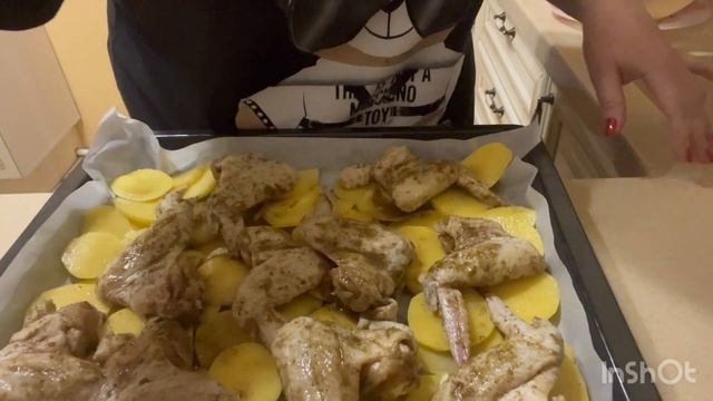 БЫСТРЕЕ НЕ БЫВАЕТ: КУРИНЫЕ КРЫЛЬЯ И КАРТОФЕЛЬ В ДУХОВКЕ ✅#готовимслюбовью#едимдома#домашняяеда