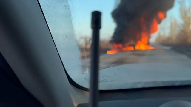 Последствия атаки дрона на грузовик на трассе Пески-Карловка