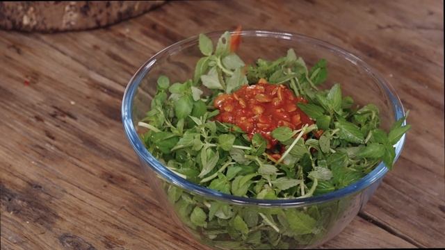 一桌手抓饭的幸福,酸辣鲜香样样有!【滇西小哥】