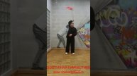 Упражнения с мячами для фитнеса на верёвке в студии (16)