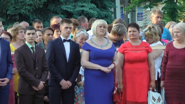 МЕЖЕВАЯ. ВЫПУСКНОЙ 2116 ТОРЖЕСТВО НА ПЛОЩАДИ