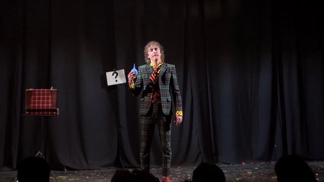 Майк Смайл - Выступление на РАИ 2018 номер "Пари".