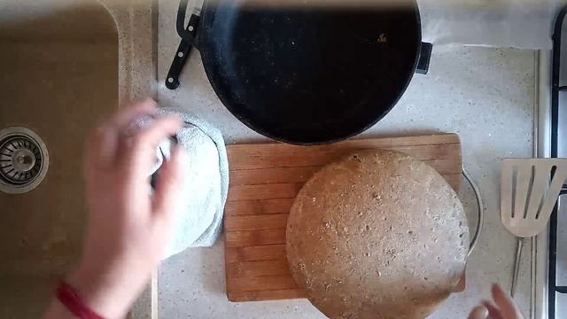 Вчера вечером замесила хлеб с облепиховым жмыхом, утром испекла.