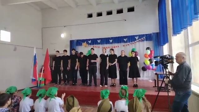 Участие в школьном патриотическом фестивале  песни "Тебя, моя Россия".