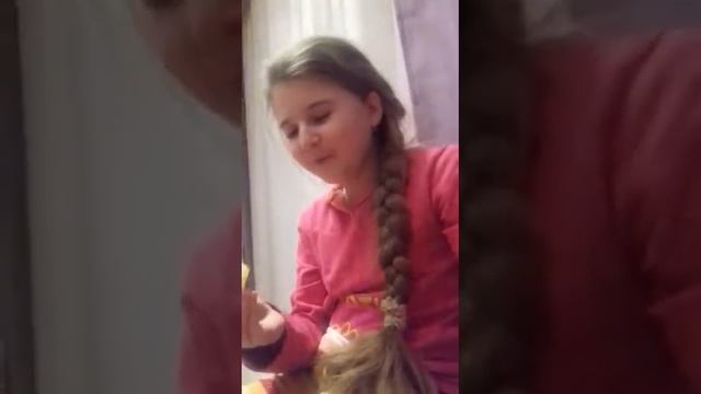 Съела дольку лимона. Мне не хорошо. Челенж  жёлтый витамин.😣