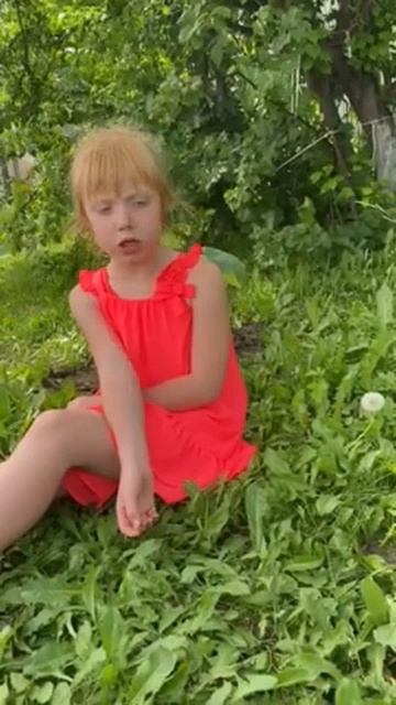 Якимович Есения читает стихотворение Елены Благининой "Одуванчик"