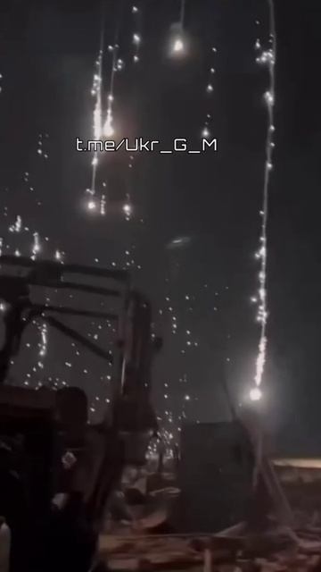 Российские артиллерийские подразделения продолжают активно выжигать позиции боевиков ВСУ зажигательн
