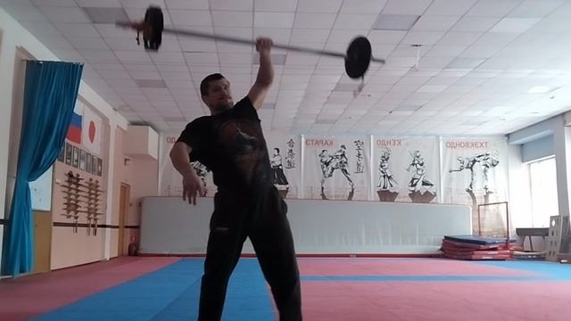 Рывок штанги одной рукой в 53 года. В следующий раз попробую больше