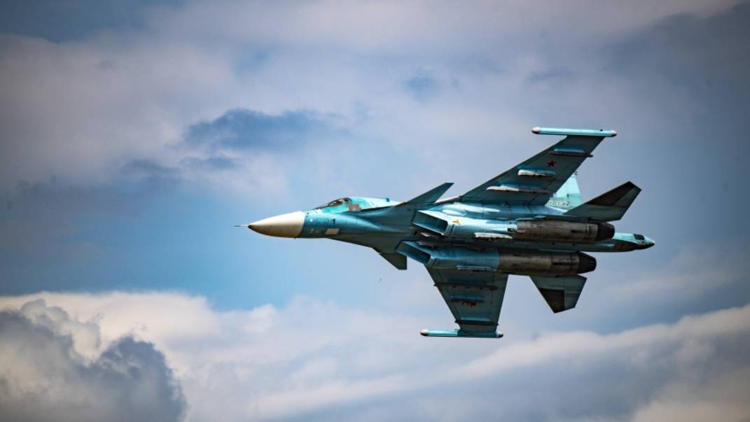 Су-34 бомбит ВСУ в курском приграничье. Лучшее видео из зоны СВО