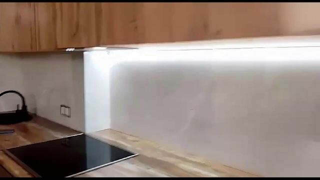 Во всех квартирах мы устанавливаем диодную подсветку рабочей зоны на кухне