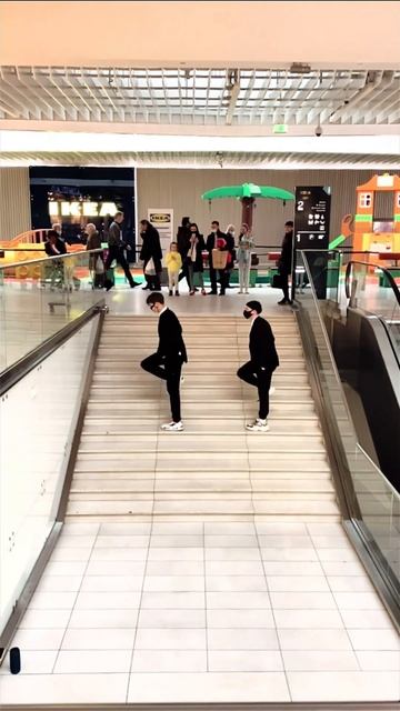 WALKING DANCE STAIRS