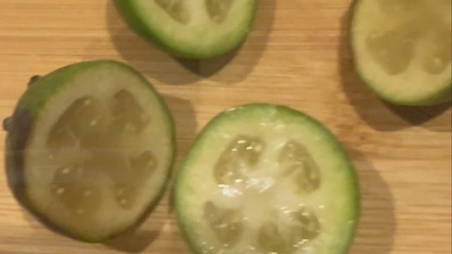 Фейхоа - это вкусно, полезно и недорого.