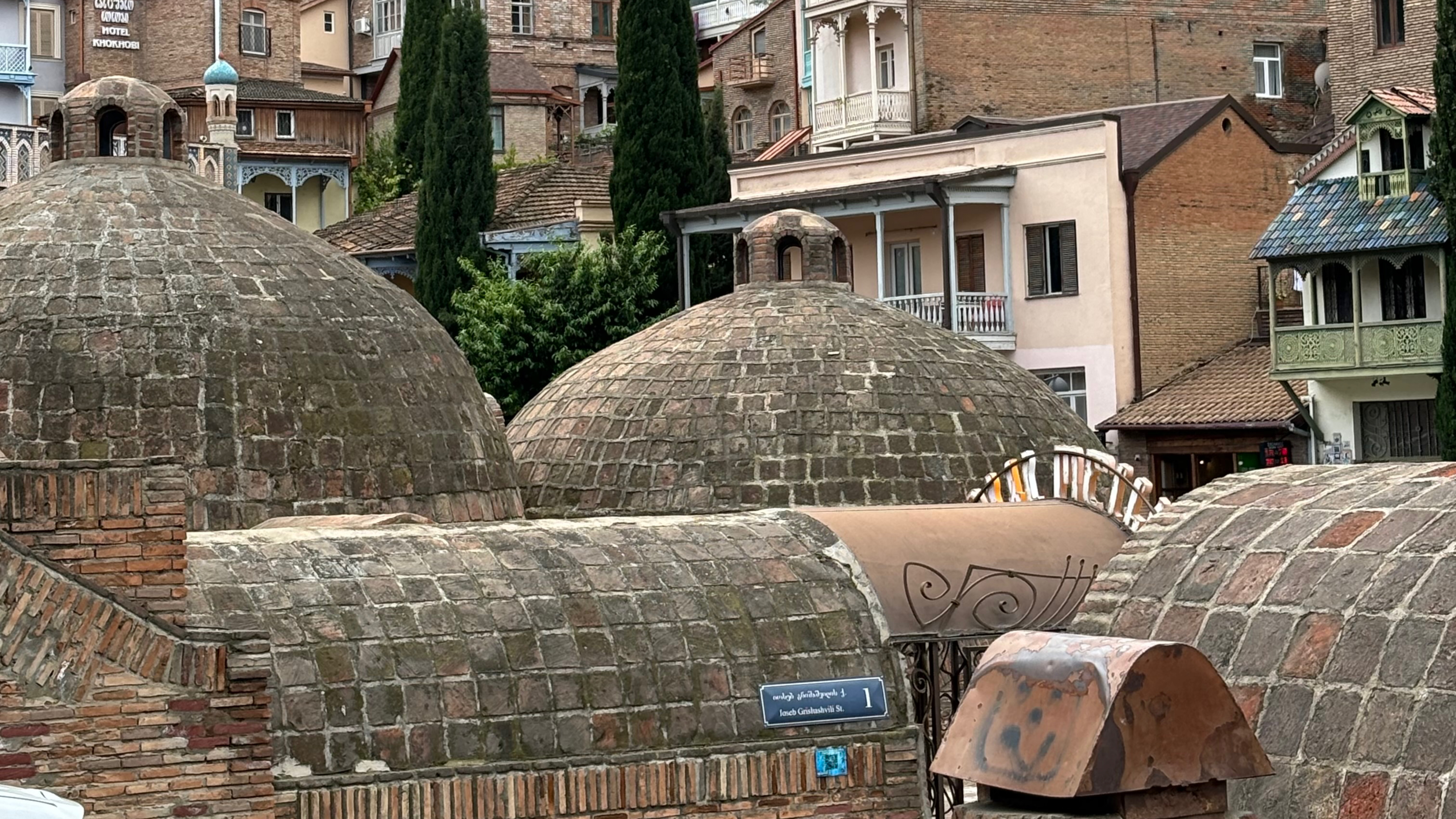 Тбилисские серные бани, горячие источники и водопад в ущелье Легвтахеви (Инжировое ущелье), Тбилиси,
