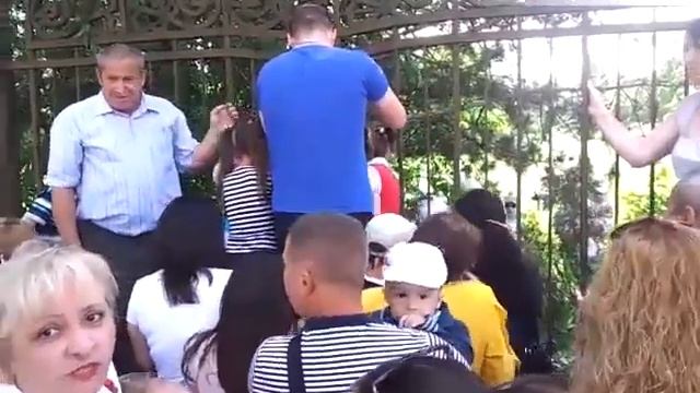 Moldovenii la cireşe