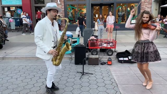 Уличное выступление на скрипке и саксофоне L'Amour Toujours