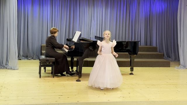 муз. Я. Дубравин, сл. В. Суслова
 Песня о земной красоте.
Исполняет Сковпень Кира 8 лет