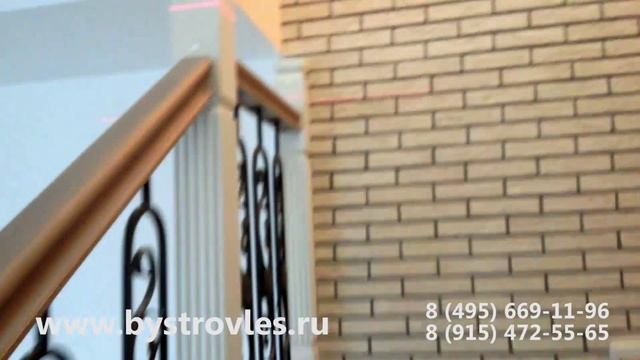 Лестница из ясеня с элементами ковки