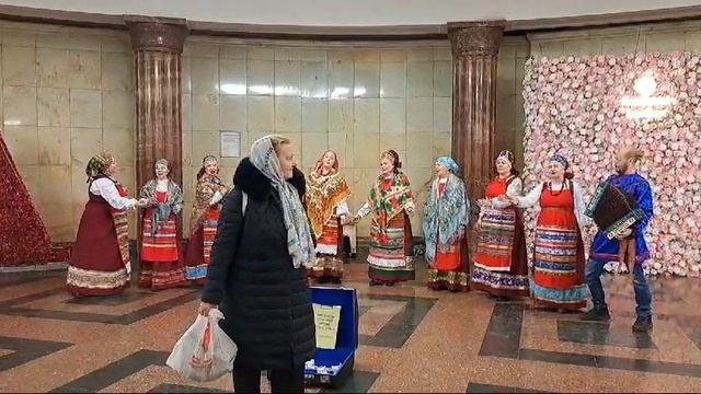Пошли девки на работу
Ансамбль русской песни Сударушка из Балашихи