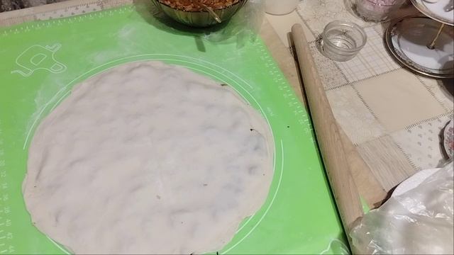 Узбекская кухня. Слоёные лепёшки с мясом.