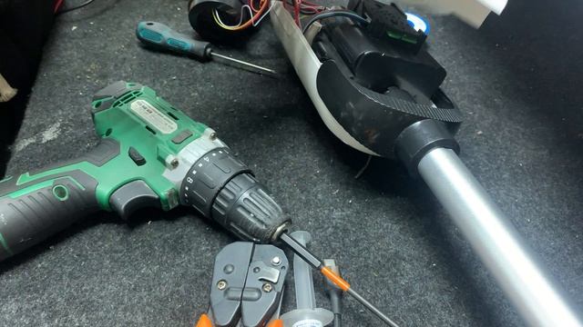 Разбираем вертикальный беспроводной пылесос