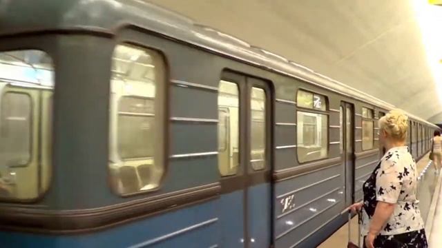 Электропоезд 81-710 "ЕЖ-3" с маршрутом №13