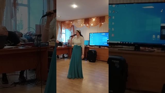 А эта песня называется "Ромашка Василёк"! Поём все вместе!