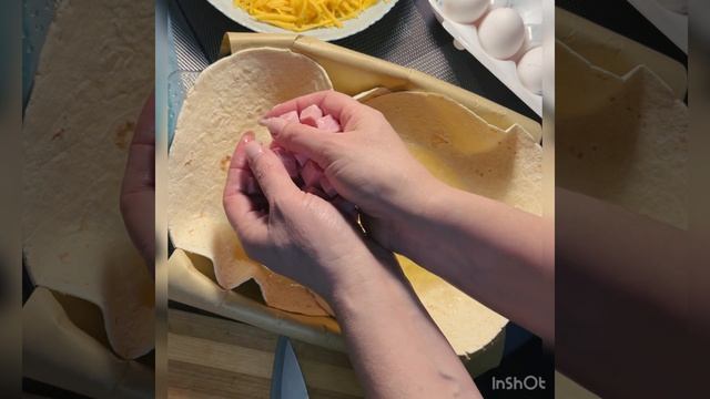 Корзина из тортильи с яйцом и ветчиной