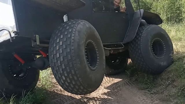 Вездеход R5, ход подвески при диагональном вывешивании, выезд.