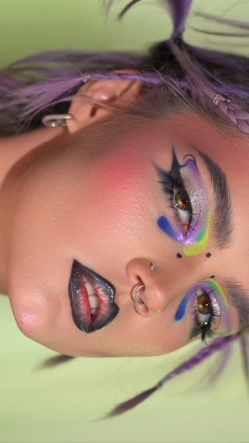 На моем обучении мы изучаем и классические макияжи, и креатив!