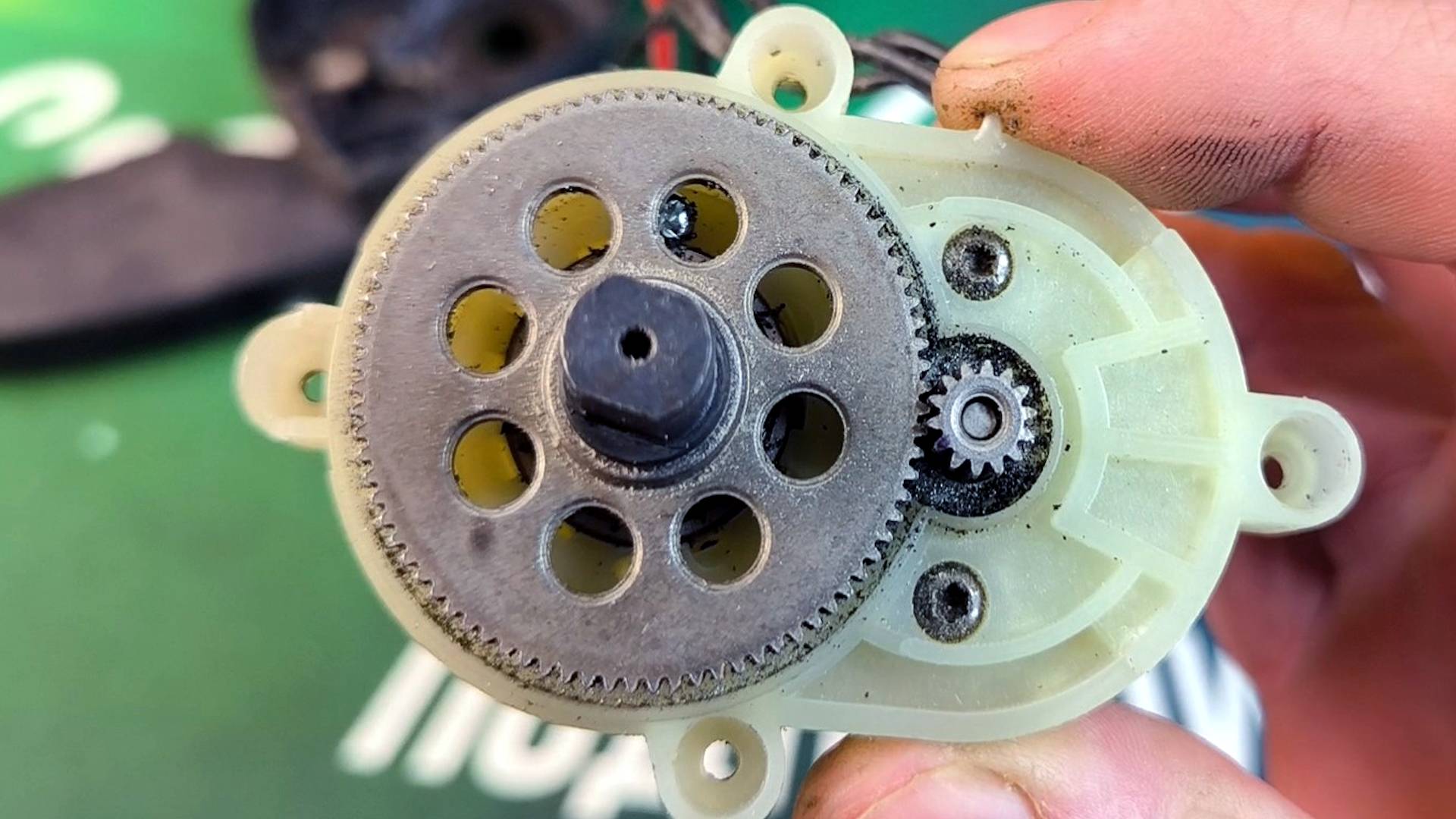 Сказ о том как я угробил аккумуляторную цепную пилу и что с ней приключилось.