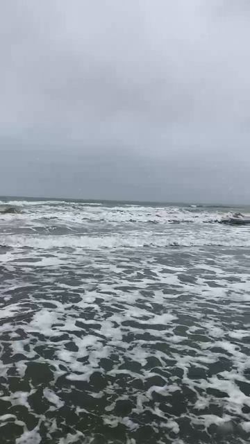 Снег в Дербенте ,берег Каспийского моря
