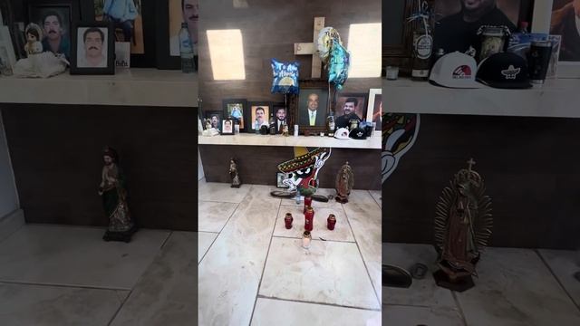 La tumba de el señor botas blancas mira todo lo que tiene adentro 🫡🫡💪🏻💪🏻🔥🔥🔥