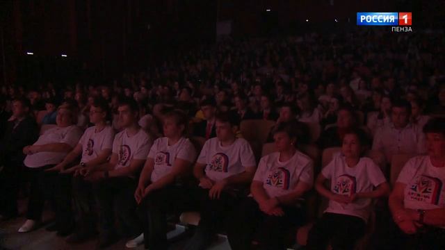 «Пусть всегда будет солнце!»: в Пензе состоялся благотворительный показ с участием 200 артистов