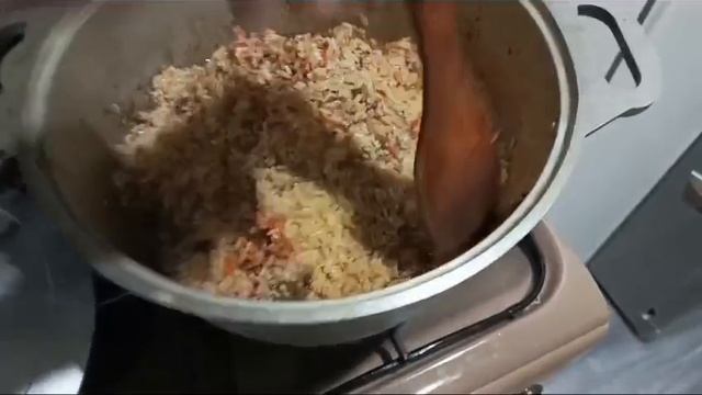 Готовим плов всей семьёй
