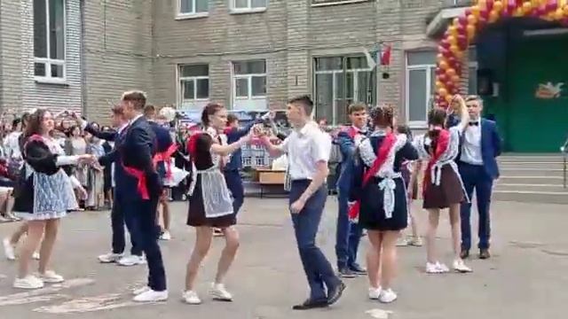 Для электростальских выпускников звенят последние звонки