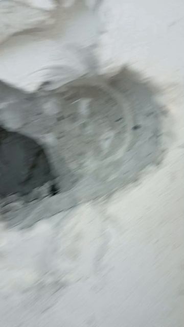 Загадочная дыра в стене.