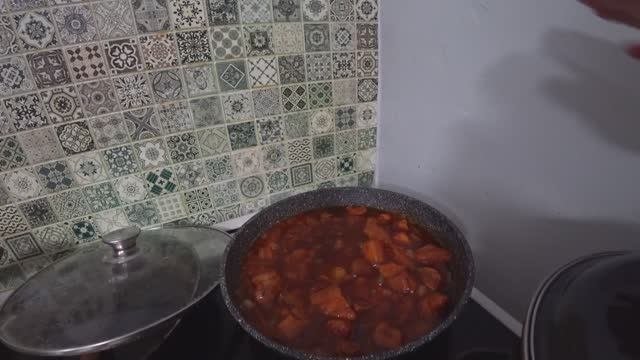 Жизнь в деревне. Готовлю свинину в остро сладком соусе. Память отшибает, забываю все.