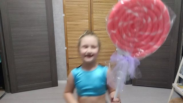 Танюша показывает свой танец с конкурса
