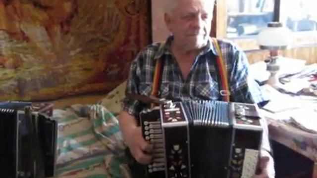 Виталий разошолся. Побольше куража. Пильщик пилит, как поет. г. Череповец