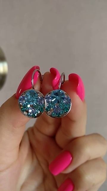 Серьги с голубыми ювелирными кристаллами