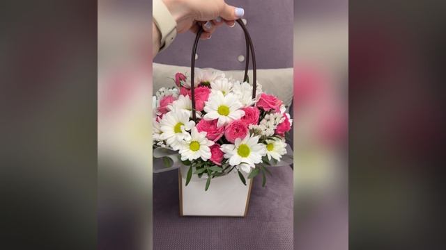 Композиция в сумочке с розами (221)